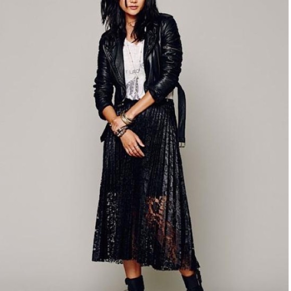 Free People Dresses & Skirts - SALE!✨💫Free People Black Lace Skirt